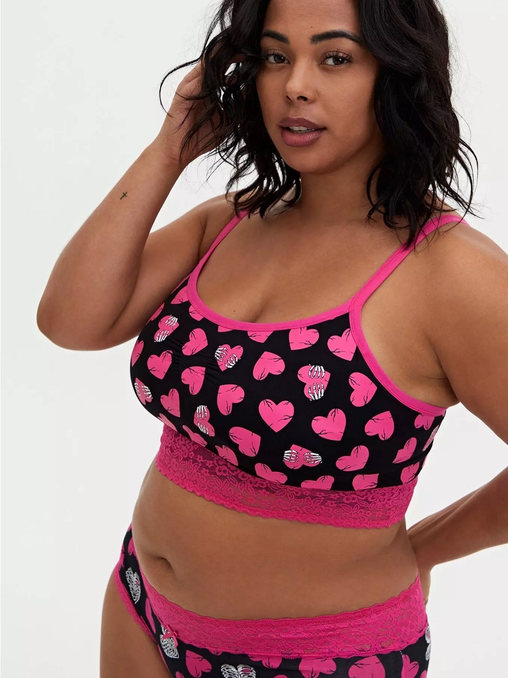 Torrid Lined Seamless Lace Band Bralette ribcages hearts pink black sz 5 punk